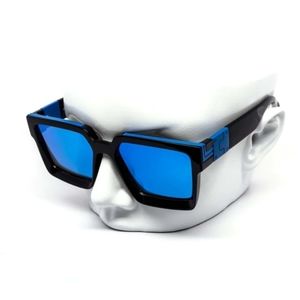 Beverly Square Oversized Sunglasses. Unisex.